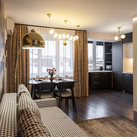 Royal On Svobody 6-8 Avenue