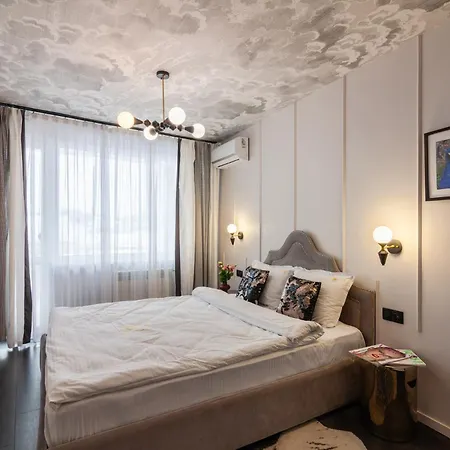 Royal On Svobody 6-8 Avenue *