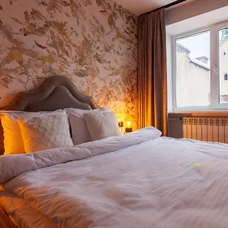 Royal On Svobody 6-8 Avenue *