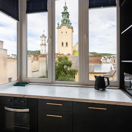 Royal On Svobody 6-8 Avenue Apartament *