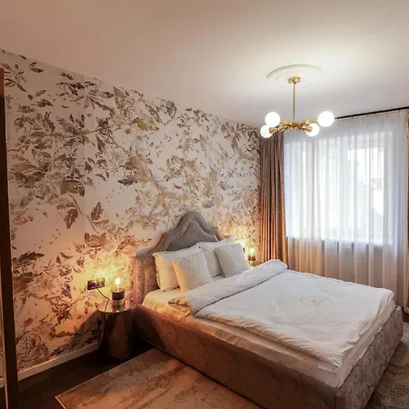 Royal On Svobody 6-8 Avenue Apartament
