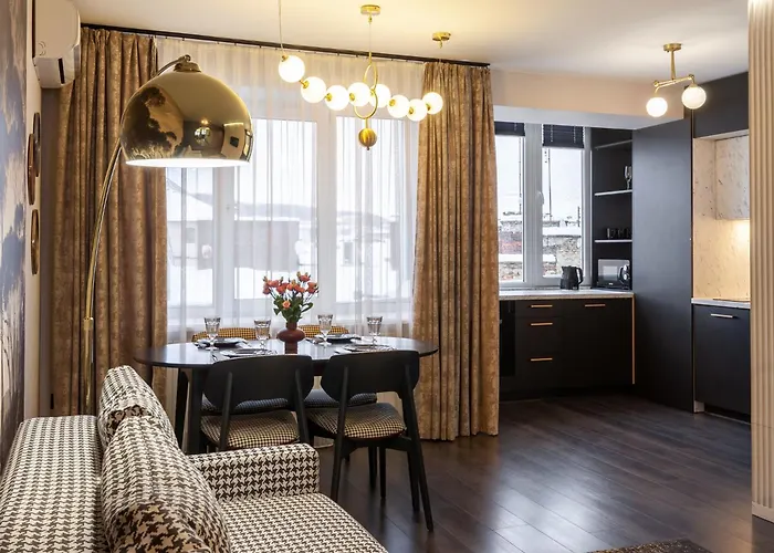 Royal On Svobody 6-8 Avenue