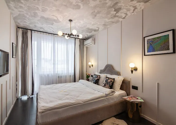 Royal On Svobody 6-8 Avenue *