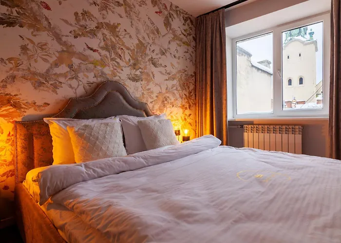 Royal On Svobody 6-8 Avenue *