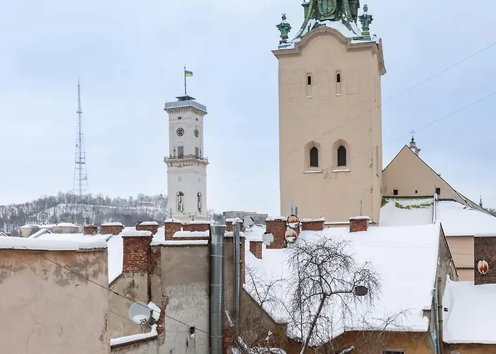 アパート Royal On Svobody 6-8 Avenue リヴィウ